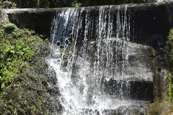 Batu mağaraları, Hindistan dışındaki en büyük Hindu tapınağı. Lord Murugan 'ın heykeli, Kuala Lumpur yakınlarındaki Kutsal Batu Mağaraları, Malezya