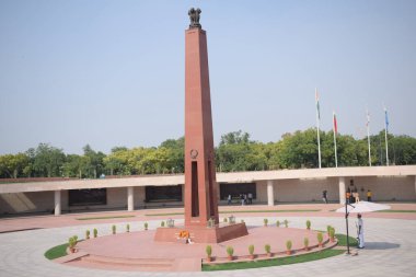 Delhi 'deki Ulusal Savaş Anıtı' nın iç manzarası, Savaş Anıtı 'nın akşam manzarası, Hindistan Kapısı Rajpath, Yeni Delhi' de bulunan bir savaş anıtıdır.