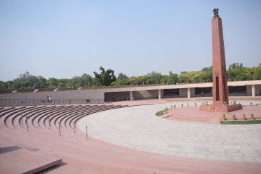 Delhi 'deki Ulusal Savaş Anıtı' nın iç manzarası, Savaş Anıtı 'nın akşam manzarası, Hindistan Kapısı Rajpath, Yeni Delhi' de bulunan bir savaş anıtıdır.