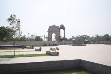 Hindistan Kapısı (orijinal adıyla All India War Memorial) Yeni Delhi, Hindistan 'ın eski adıyla Kingsway' in 