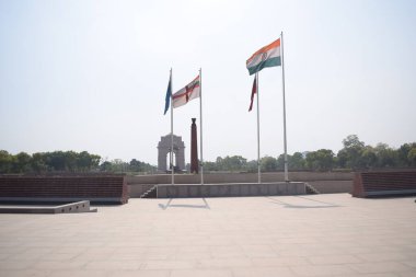 Hindistan Kapısı (orijinal adıyla All India War Memorial) Yeni Delhi, Hindistan 'ın eski adıyla Kingsway' in 