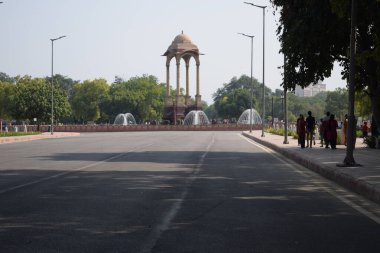 Hindistan Kapısı (orijinal adıyla All India War Memorial) Yeni Delhi, Hindistan 'ın eski adıyla Kingsway' in 