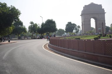 Hindistan Kapısı (orijinal adıyla All India War Memorial) Yeni Delhi, Hindistan 'ın eski adıyla Kingsway' in 