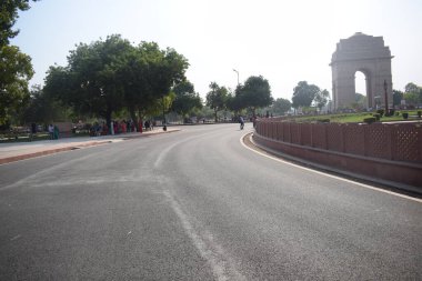 Hindistan Kapısı (orijinal adıyla All India War Memorial) Yeni Delhi, Hindistan 'ın eski adıyla Kingsway' in 