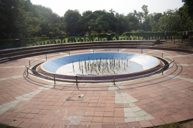 Delhi 'deki Ulusal Savaş Anıtı' nın iç manzarası, Savaş Anıtı 'nın akşam manzarası, Hindistan Kapısı Rajpath, Yeni Delhi' de bulunan bir savaş anıtıdır.