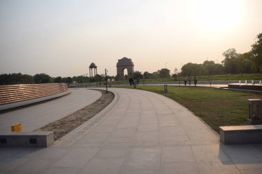 Hindistan Kapısı (orijinal adıyla All India War Memorial) Yeni Delhi, Hindistan 'ın eski adıyla Kingsway' in 