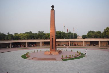 Delhi 'deki Ulusal Savaş Anıtı' nın iç manzarası, Savaş Anıtı 'nın akşam manzarası, Hindistan Kapısı Rajpath, Yeni Delhi' de bulunan bir savaş anıtıdır.