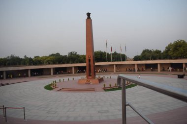 Delhi 'deki Ulusal Savaş Anıtı' nın iç manzarası, Savaş Anıtı 'nın akşam manzarası, Hindistan Kapısı Rajpath, Yeni Delhi' de bulunan bir savaş anıtıdır.