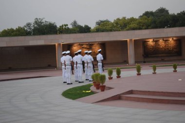 Delhi 'deki Ulusal Savaş Anıtı' nın iç manzarası, Savaş Anıtı 'nın akşam manzarası, Hindistan Kapısı Rajpath, Yeni Delhi' de bulunan bir savaş anıtıdır.