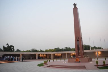 Delhi 'deki Ulusal Savaş Anıtı' nın iç manzarası, Savaş Anıtı 'nın akşam manzarası, Hindistan Kapısı Rajpath, Yeni Delhi' de bulunan bir savaş anıtıdır.