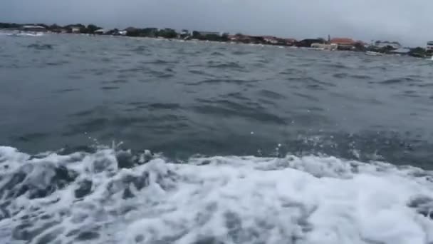Perahu Motor Dalam Perjalanan Dari Bali Nusa Penida Bali Melaju — Stok Video