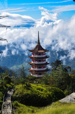 Chin Sweet Caves Tapınağı Genting Highlands, Pahang, Malezya 'da bulunan bir Taoist tapınağıdır. Malezya' nın Genting Highland bölgesindeki Chin Swee Tapınağı 'nın en iyi manzarasıdır.
