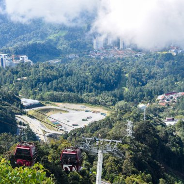 Skyway teleferiğindeki Chin Sweet mağara tapınağı Genting Highland, Malezya 'da Genting Highland' dan Genting Highlands 'a giden bir teleferikle Kuala Lumpur, Skyway Cable Car...