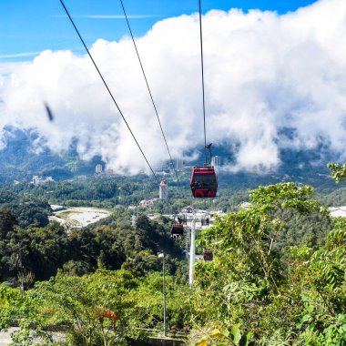 Skyway teleferiğindeki Chin Sweet mağara tapınağı Genting Highland, Malezya 'da Genting Highland' dan Genting Highlands 'a giden bir teleferikle Kuala Lumpur, Skyway Cable Car...