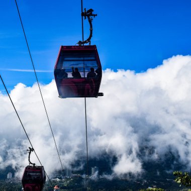 Skyway teleferiğindeki Chin Sweet mağara tapınağı Genting Highland, Malezya 'da Genting Highland' dan Genting Highlands 'a giden bir teleferikle Kuala Lumpur, Skyway Cable Car...