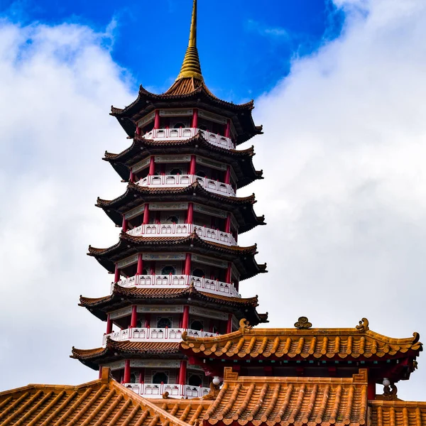 清水洞寺 Chin Swee Caves Temple 是马来西亚彭行县成丁高地的一座道教寺 位于马来西亚成丁高地的清水寺和马来西亚的中华寺 — 图库照片