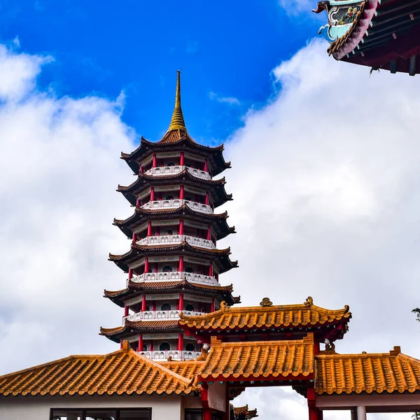 清水洞寺 Chin Swee Caves Temple 是马来西亚彭行县成丁高地的一座道教寺 位于马来西亚成丁高地的清水寺和马来西亚的中华寺 — 图库照片