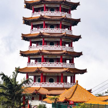 Chin Sweet Caves Tapınağı Genting Highlands, Pahang, Malezya 'da bulunan bir Taoist tapınağıdır. Malezya' nın Genting Highland bölgesindeki Chin Swee Tapınağı 'nın en iyi manzarasıdır.