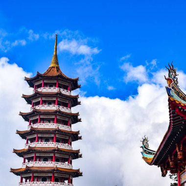 Chin Sweet Caves Tapınağı Genting Highlands, Pahang, Malezya 'da bulunan bir Taoist tapınağıdır. Malezya' nın Genting Highland bölgesindeki Chin Swee Tapınağı 'nın en iyi manzarasıdır.