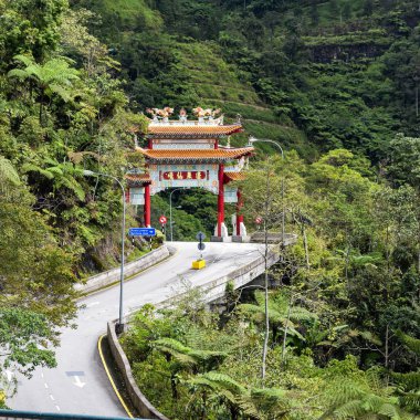 Chin Sweet Caves Tapınağı Genting Highlands, Pahang, Malezya 'da bulunan bir Taoist tapınağıdır. Malezya' nın Genting Highland bölgesindeki Chin Swee Tapınağı 'nın en iyi manzarasıdır.