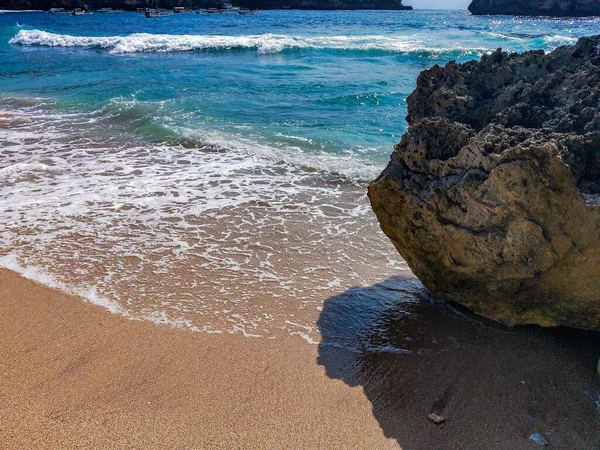 Γραφικό Ωκεανό Όρμο Του Crystal Bay Στο Ηλιοβασίλεμα Συντριβή Κύματα — Φωτογραφία Αρχείου