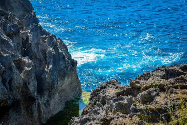 Schöne Angel Billabong Ansicht Scharfe Dramatische Felsen Und Krachende Wellen — Stockfoto