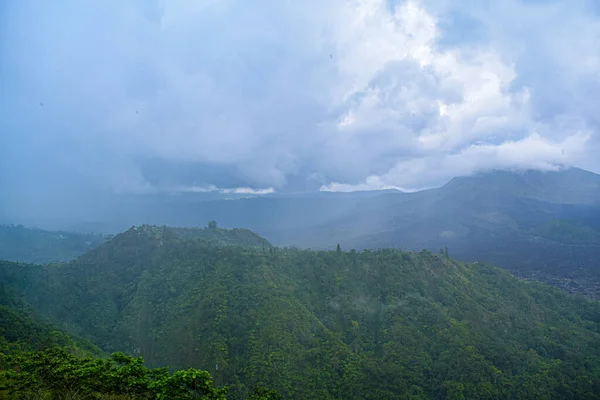 발리의 인도네시아의 산입니다 아각에서 피어나고 인도네시아의 — 스톡 사진