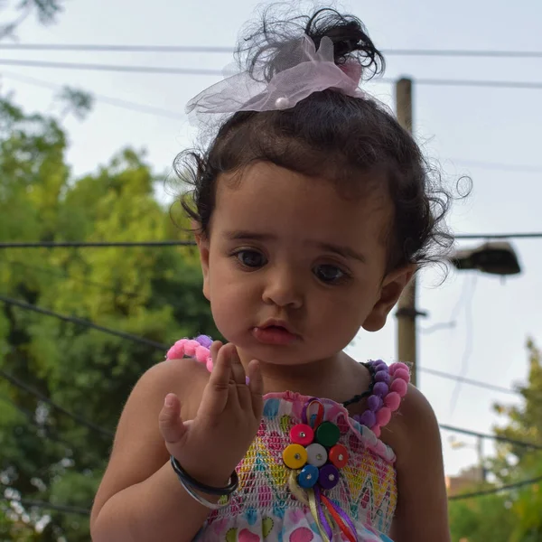 Εικόνα Του Γλυκού Κοριτσιού Μωρό Ένα Στεφάνι Closeup Πορτρέτο Του — Φωτογραφία Αρχείου