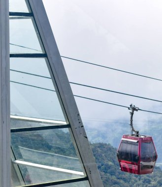 Skyway teleferiğindeki Chin Sweet mağara tapınağı Genting Highland, Malezya 'da Genting Highland' dan Genting Highlands 'a giden bir teleferikle Kuala Lumpur, Skyway Cable Car...