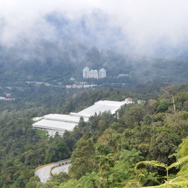 Skyway teleferiğindeki Chin Sweet mağara tapınağı Genting Highland, Malezya 'da Genting Highland' dan Genting Highlands 'a giden bir teleferikle Kuala Lumpur, Skyway Cable Car...