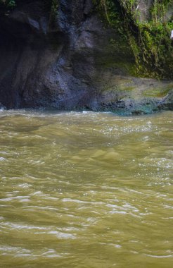 Tegenungan Şelalesi, Endonezya 'nın Bali kentindeki Bali, Tegenungan şelalesinin ilgi çekici yerlerinden biridir.