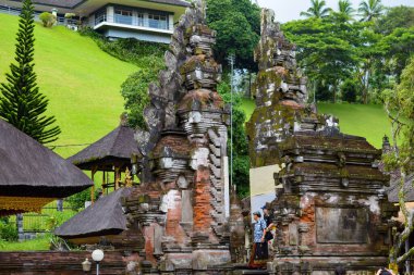 Bali 'deki Ubud Adası' ndaki Titra Boş Tapınağı 'nda, Ubud' a yakın olan ünlü Bali Tapınağı Titra Empul heykellerinde çekildi.