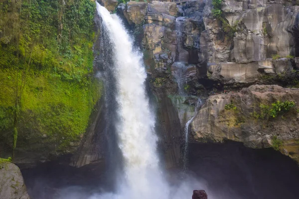 Tegenungan Waterval Een Prachtige Waterval Gelegen Plateau Gebied Het Een — Stockfoto