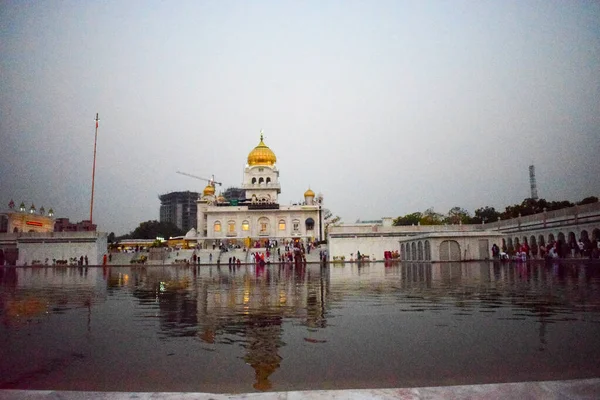 Gurdwara Bangla Sahib是印度新德里Gurdwara Gurudwara Gurudwara Bangla Sahib最著名的锡克教徒 — 图库照片