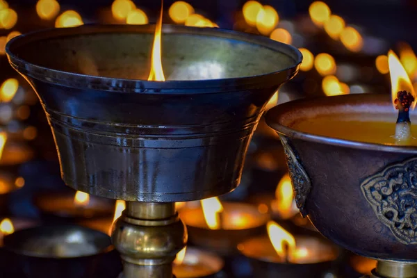 Candele Accese Nel Tempio Buddista Tibetano Himachal Pradesh India Candela — Foto Stock