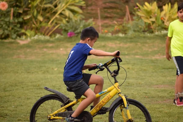 Nueva Delhi India Diciembre 2019 Niños Felices Jugando Famoso Parque — Foto de Stock