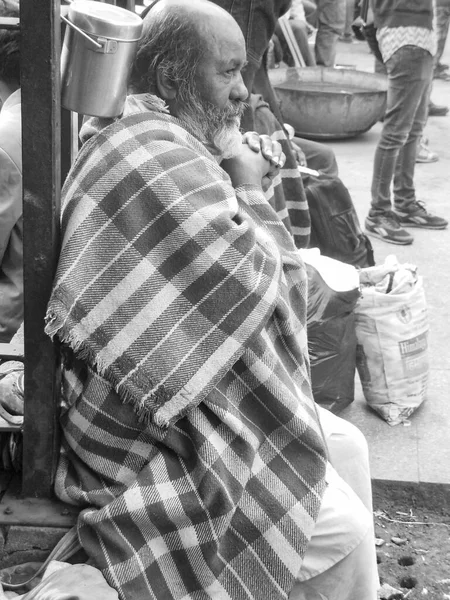 Old Delhi India December 2019 People Sitting Temple Food Money — Stock Photo, Image