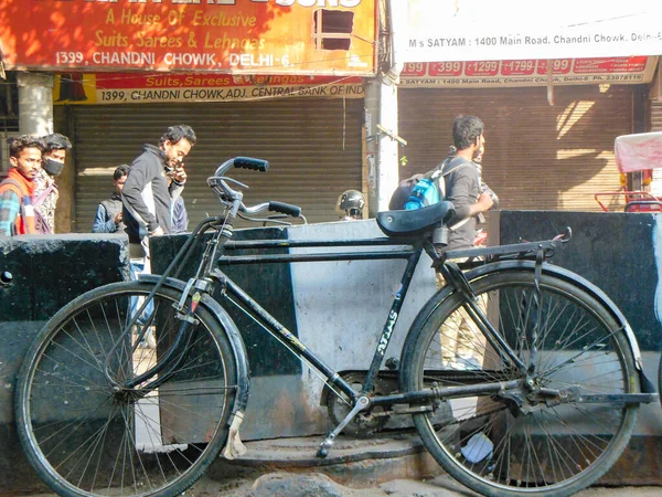 Old Delhi Indie Grudzień 2019 Stary Rower Stoi Środku Ulic — Zdjęcie stockowe