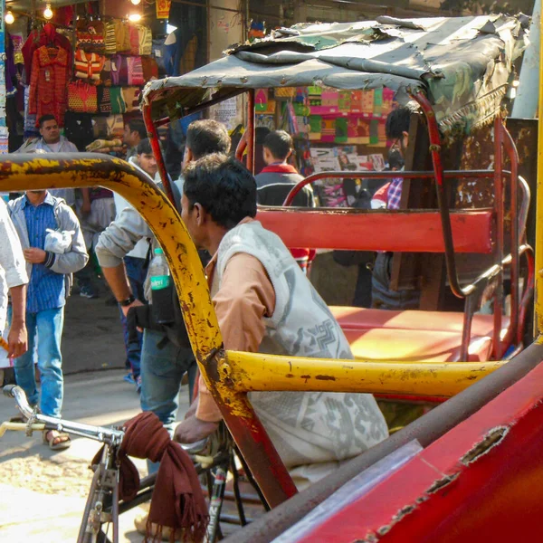 Δελχί Ινδία Δεκεμβρίου 2019 Ποδήλατο Rickshaw Ιππασία Του Οχήματος Υπό — Φωτογραφία Αρχείου