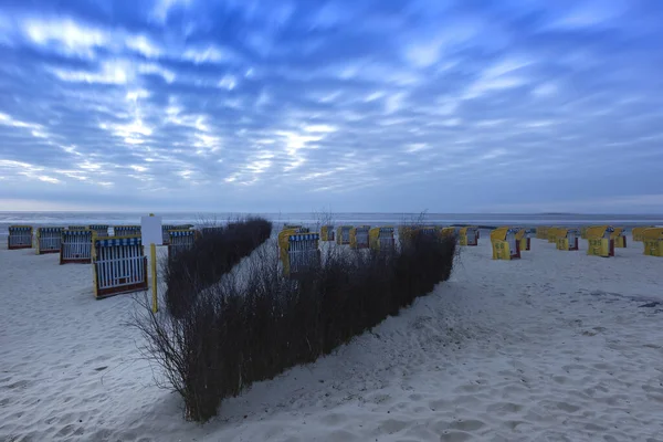 Dramatic Sky Sandy Beach Windbreaks Sun Loungers Cuxhaven — Stock Photo, Image