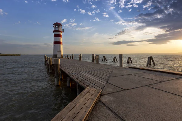 Neusiedl See Lago Neusiedl Muelle Madera Forrado Con Luces Que —  Fotos de Stock