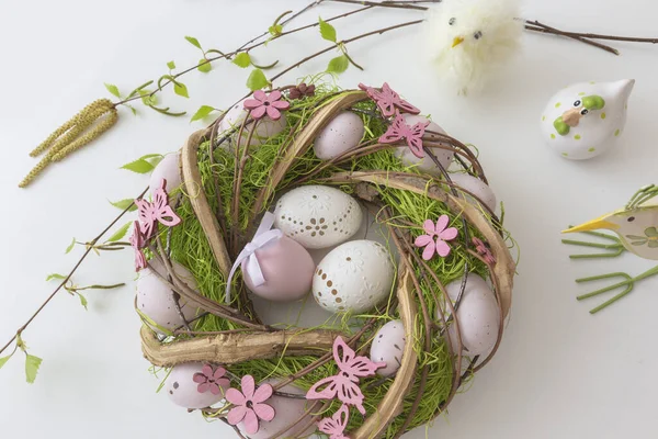 Easter Decorated Wreath Hen Faucet Easter Eggs Decoration Photo White — Free Stock Photo