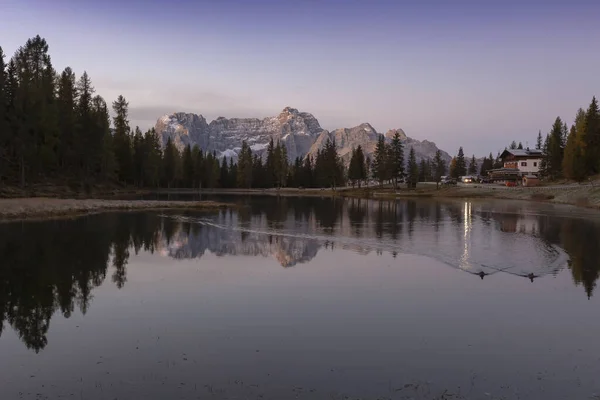 Italian Dolomites Small Lake Lago Antorno Calm Water Shore High — Stock Photo, Image