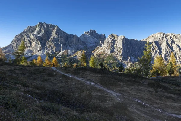 Итальянские Доломиты Lagazuoi Col Dei Bos Осенний Вид Итальянские Вершины — стоковое фото