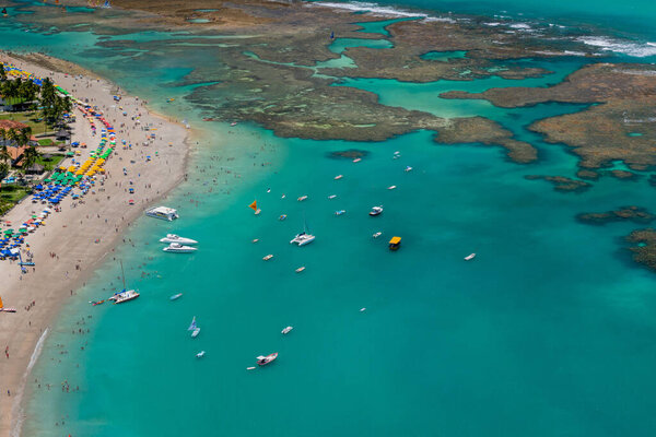 Porto de Galinhas Beach, Ipojuca, near Recife, Pernambuco, Brazil on March 1, 2014. На юге штата Пернамбуку, он привлекает туристов со всего мира, чтобы прогуляться небольшие лодки на его природных бассейнов. Вид с воздуха
-