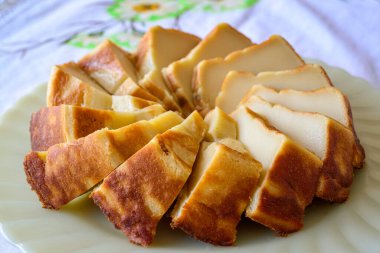  Gastronomi. Bolo de Leite, Bolo Baeta olarak da bilinir, Brezilya 'nın kuzeydoğusundan geleneksel mutfak.