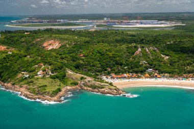 Calhetas plajı, Recife, Pernambuco, Brezilya yakınları, 1 Mart 2014. Arka planda Suape limanına yakınlığı gösteren hava görünümü