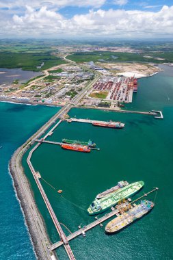 1 Mart 2014 tarihinde Porto de Suape, Ipojuca, Pernambuco. Brezilya 'nın kuzeydoğu bölgesinin gelişimi ve ilerlemesi için en önemli limanlardan biri olan Recife' nin yakınında. Hava görünümü