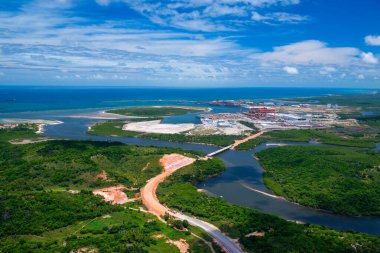 1 Mart 2014 tarihinde Porto de Suape, Ipojuca, Pernambuco. Brezilya 'nın kuzeydoğu bölgesinin gelişimi ve ilerlemesi için en önemli limanlardan biri olan Recife' nin yakınında. Hava görünümü