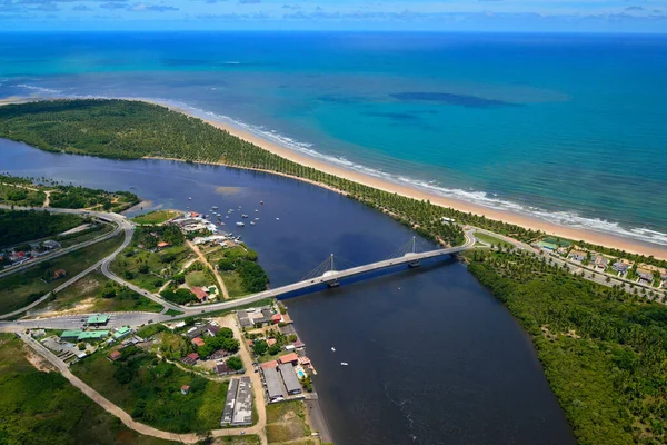 パイヴァビーチは 2014年3月1日にブラジルのペルナンブコのレシフェ近くにある橋の建築家ウィルソン カンポス ジュニアを強調している 空中風景 — ストック写真